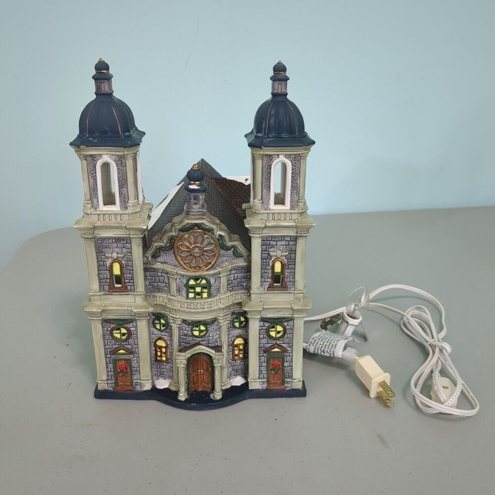Heartland Valley Village Cathedral Church 2000 Limited Edition O'well W/light